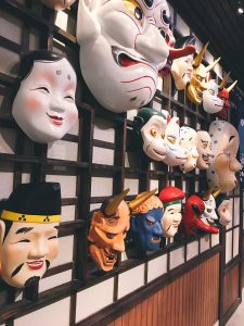 Création de masques Noh : expressions et symbolisme